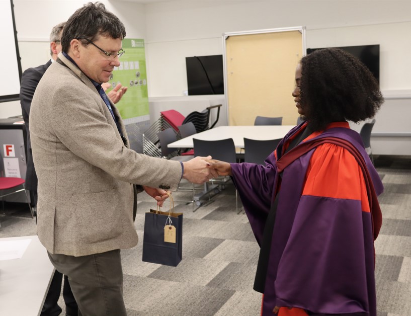 Graduate receiving award from BCI Co-director